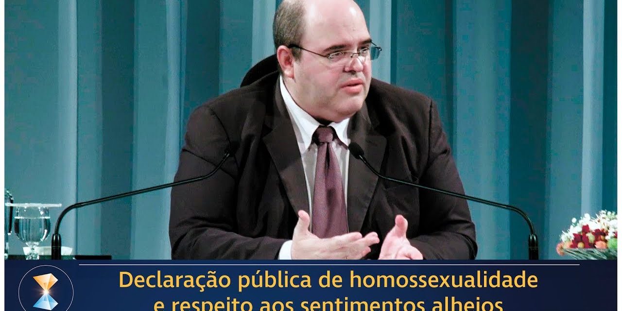 Declaração pública de homossexualidade e respeito aos sentimentos alheios