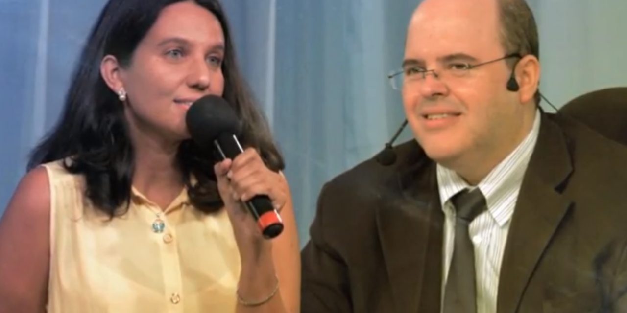 300 MIL FÃS, na Fan Page do conferencista, apresentador e médium Benjamin Teixeira de Aguiar.